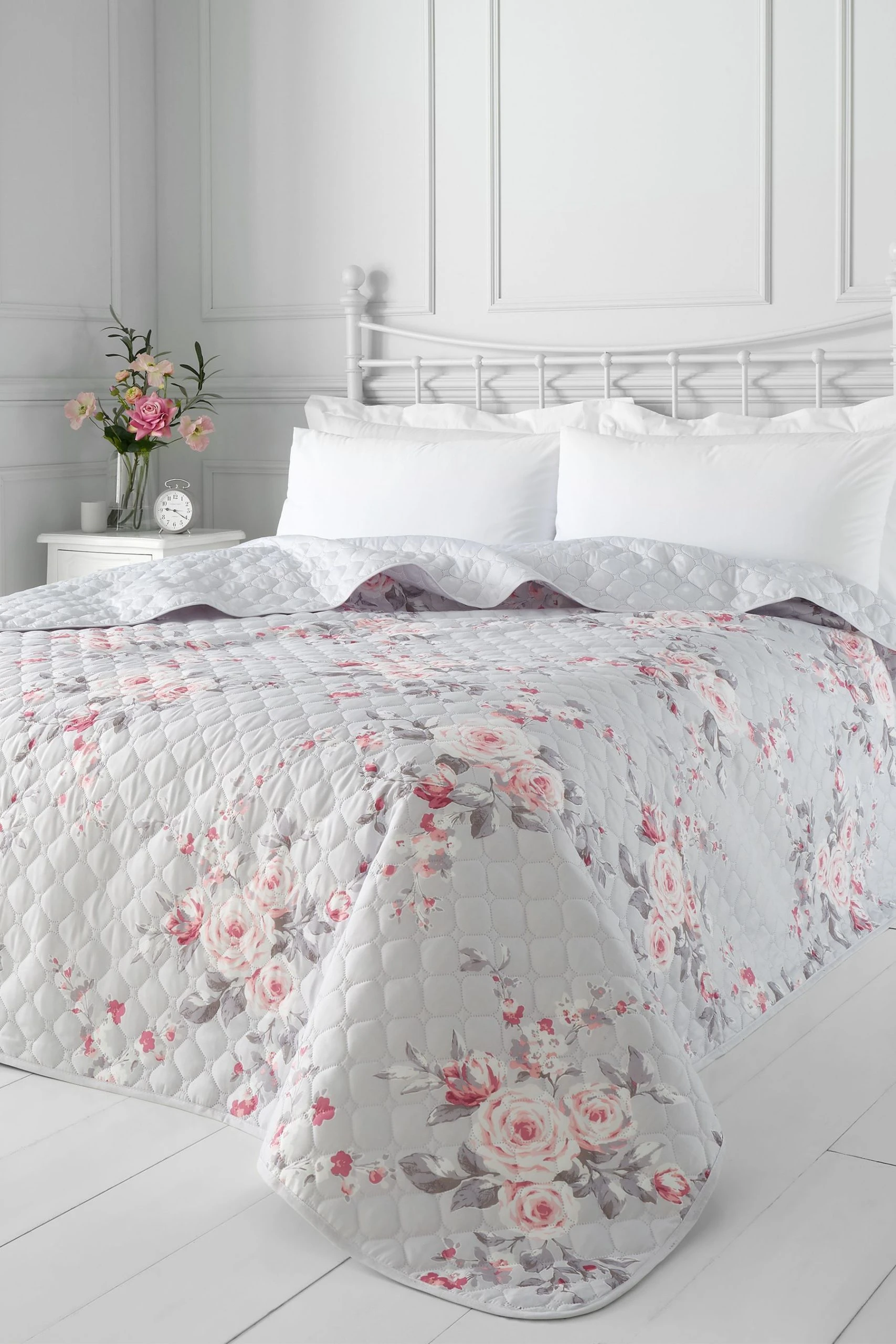 Catherine Lansfield Reversible Canterbury Floral Quilted Bedspread 3 Catherine Lansfield Reversible Canterbury Floral Quilted Bedspread