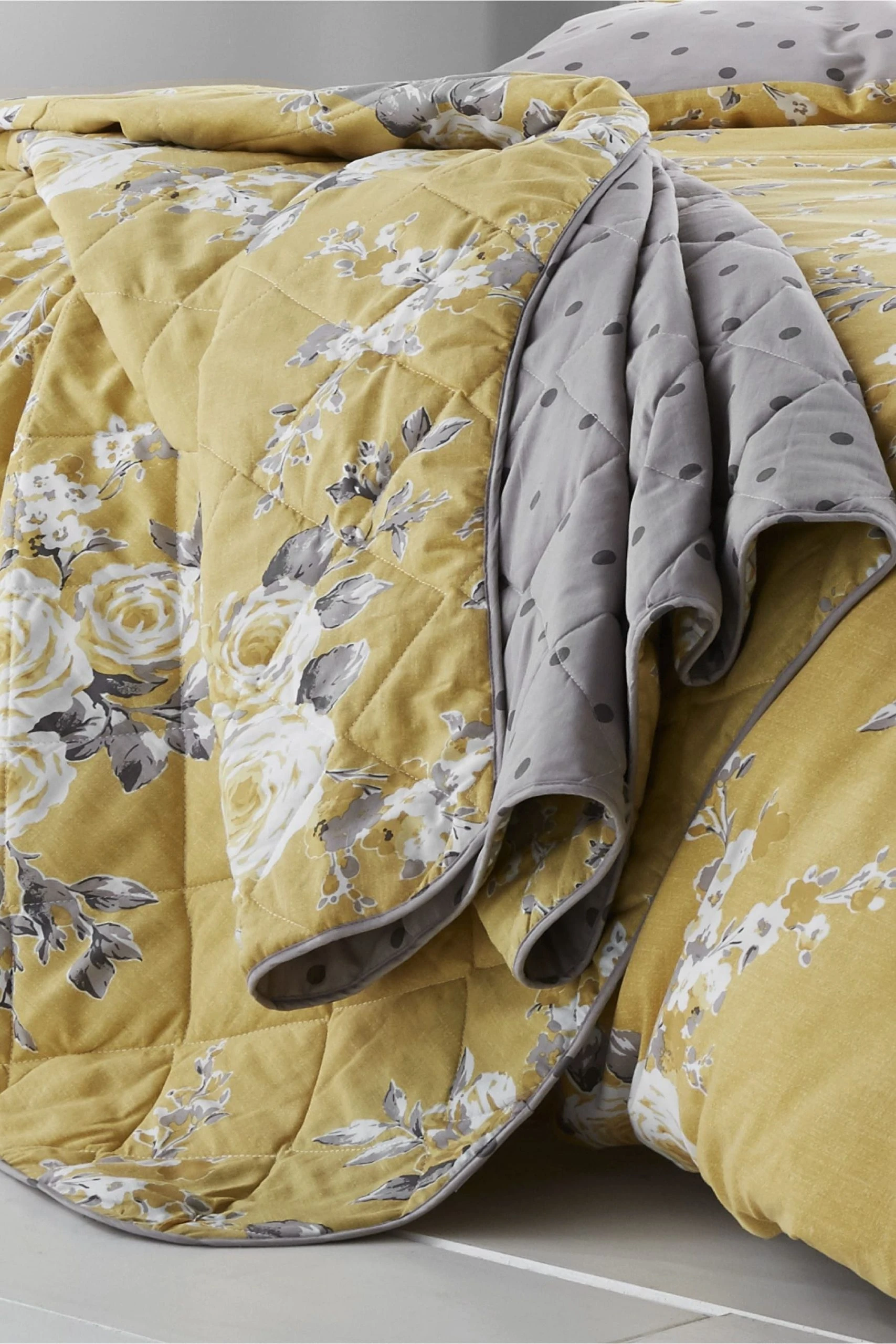 Catherine Lansfield Reversible Canterbury Floral Quilted Bedspread 3 Catherine Lansfield Reversible Canterbury Floral Quilted Bedspread