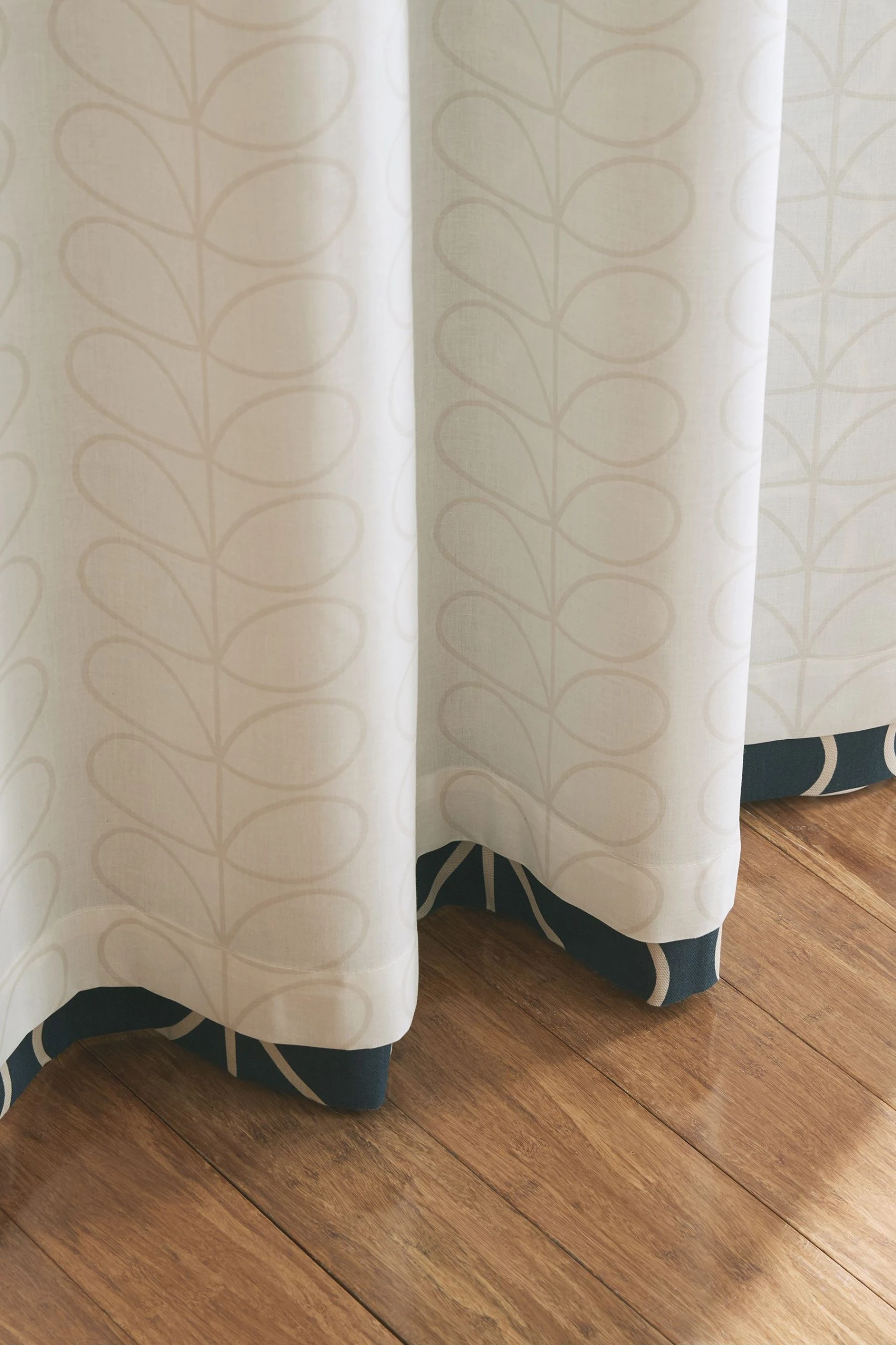 Orla Kiely Linear Stem Eyelet Curtains 5 Orla Kiely Linear Stem Eyelet Curtains - Image 3