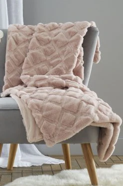 Catherine Lansfield Cosy Diamond So Soft Throw