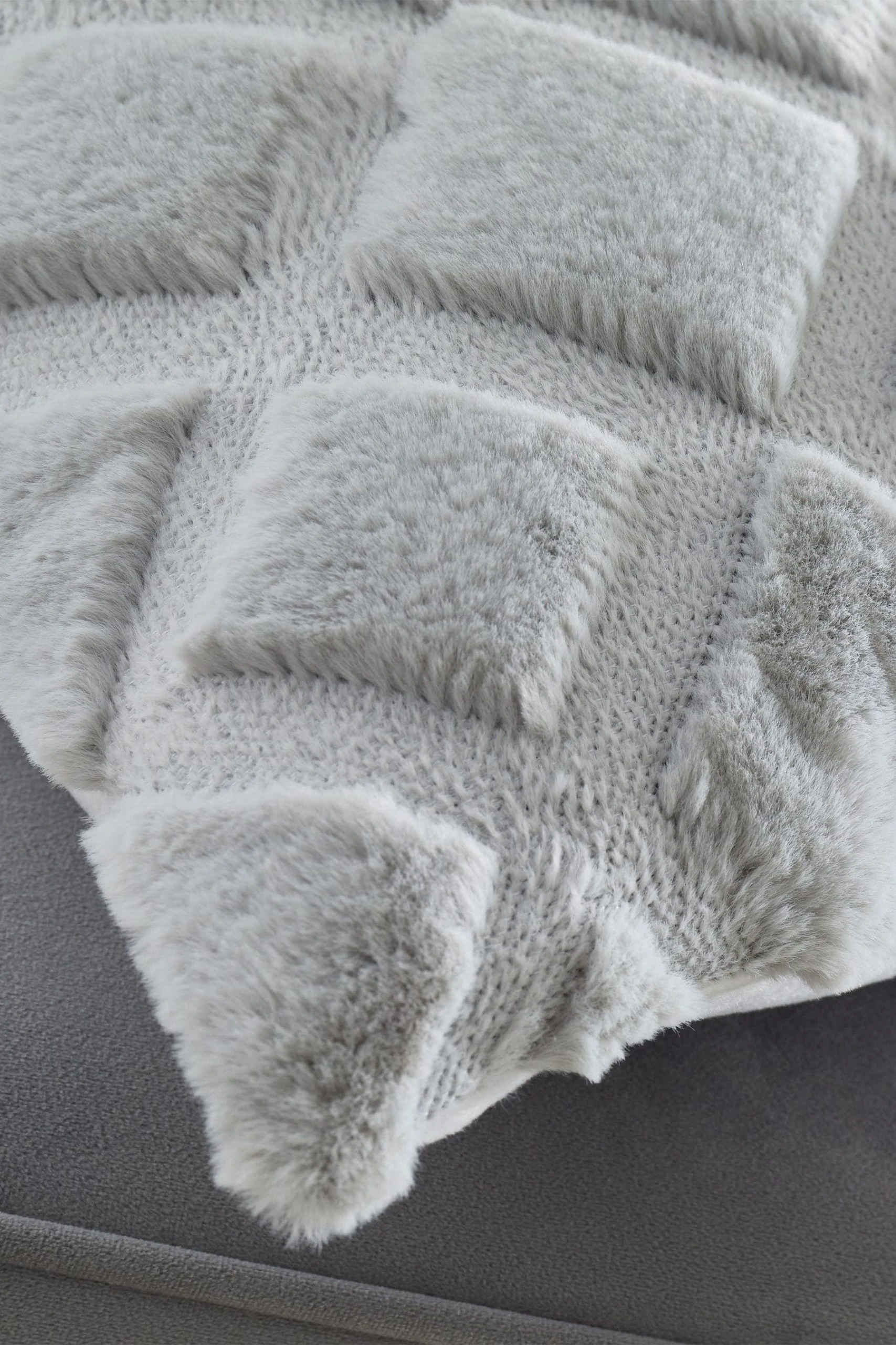 Catherine Lansfield Cosy Diamond Cushion 4 Catherine Lansfield Cosy Diamond Cushion - Image 2