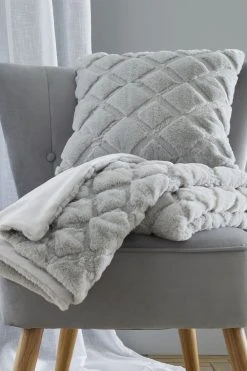 Catherine Lansfield Cosy Diamond Cushion 14 Catherine Lansfield Cosy Diamond Cushion -Louis De Poortere Shop A58924s3