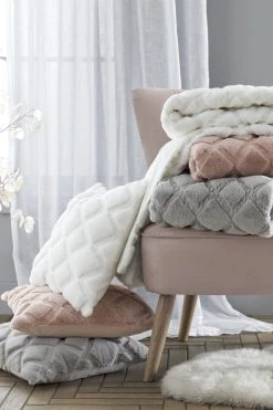 Catherine Lansfield Cosy Diamond Cushion 15 Catherine Lansfield Cosy Diamond Cushion -Louis De Poortere Shop A58924s4