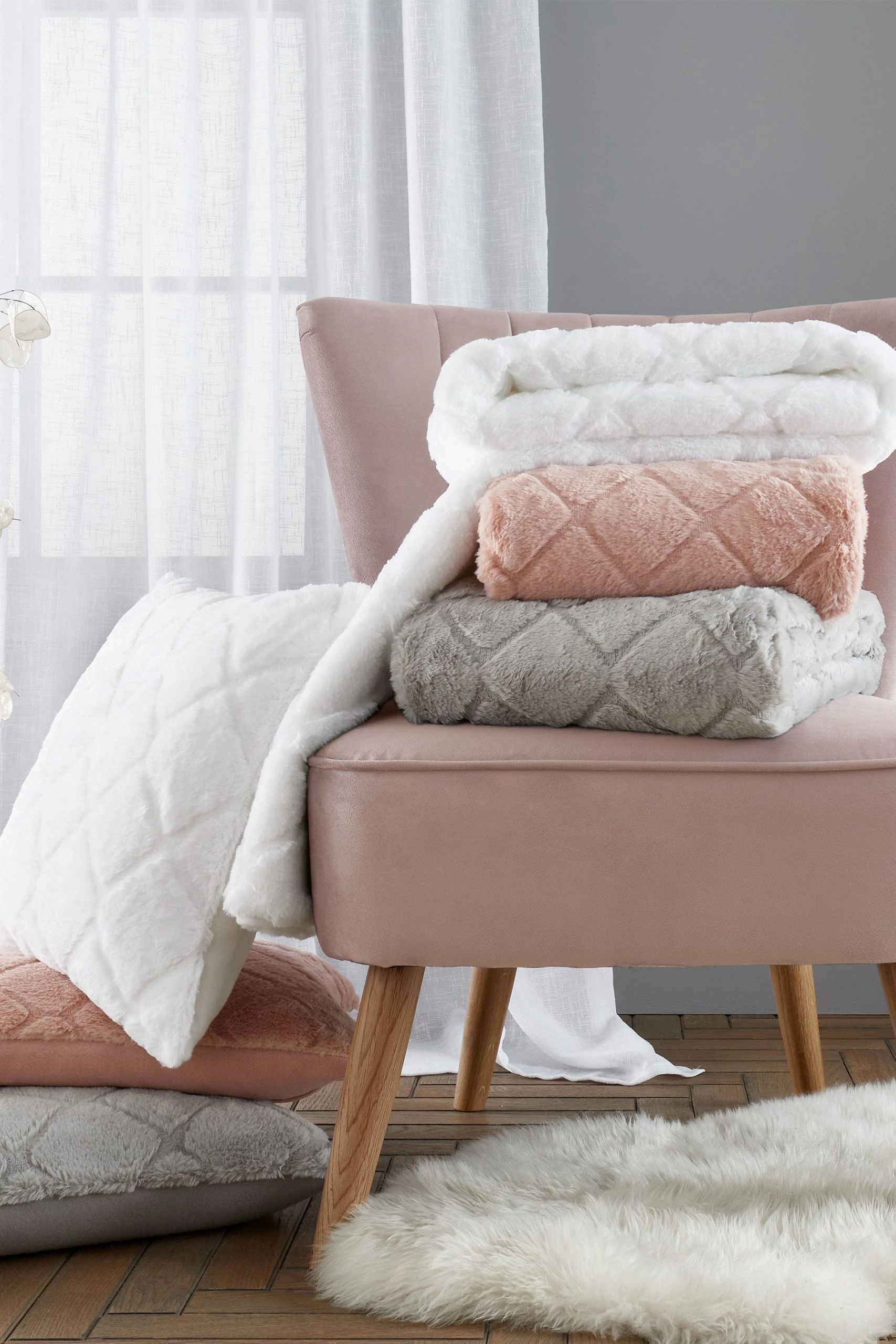 Catherine Lansfield Cosy Diamond Cushion 9 Catherine Lansfield Cosy Diamond Cushion - Image 7