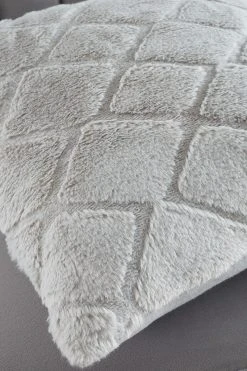 Catherine Lansfield Cosy Diamond Cushion 20 Catherine Lansfield Cosy Diamond Cushion -Louis De Poortere Shop A58924s9