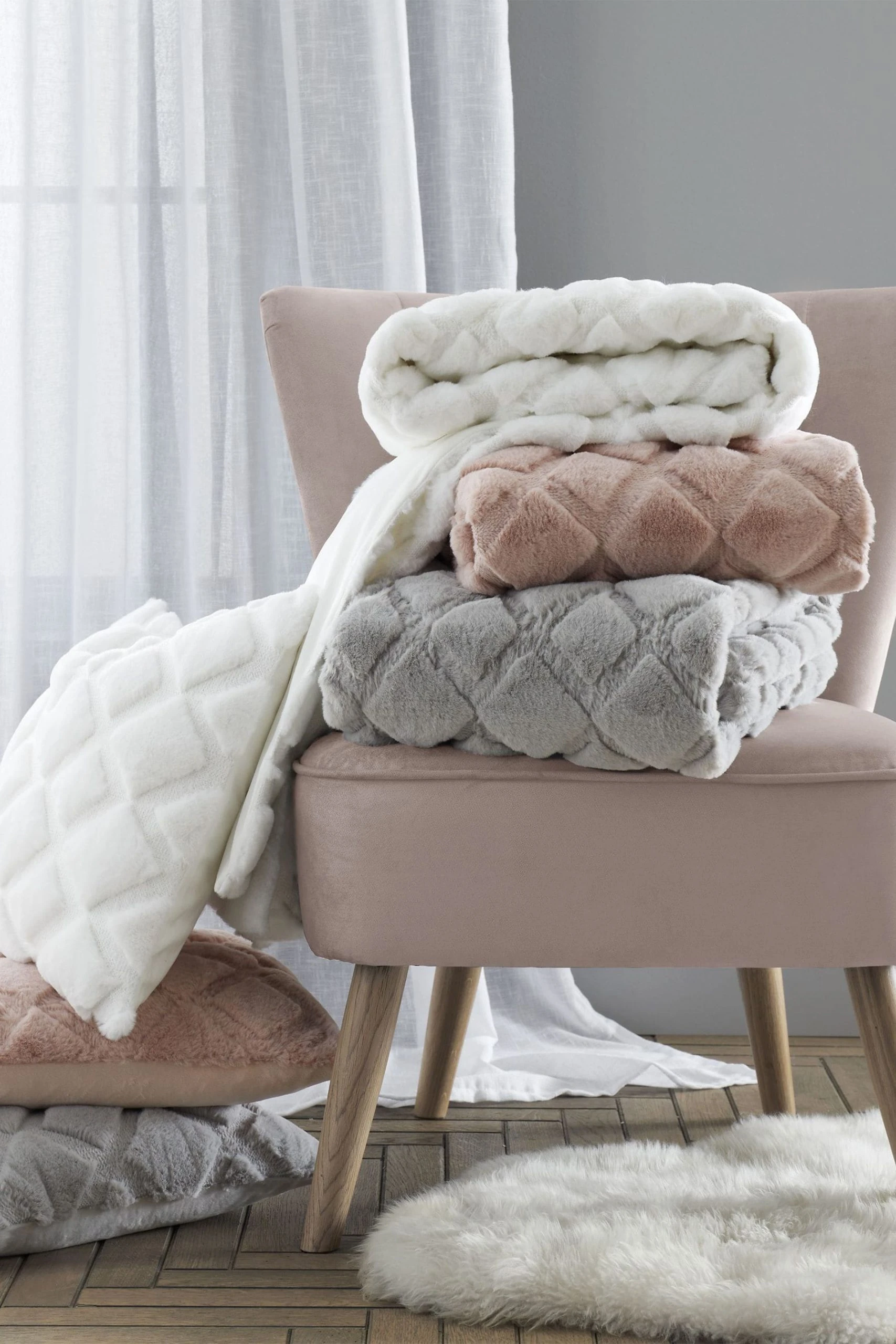 Catherine Lansfield Cosy Diamond So Soft Throw Catherine Lansfield Cosy Diamond So Soft Throw -Louis De Poortere Shop A58926s4 scaled