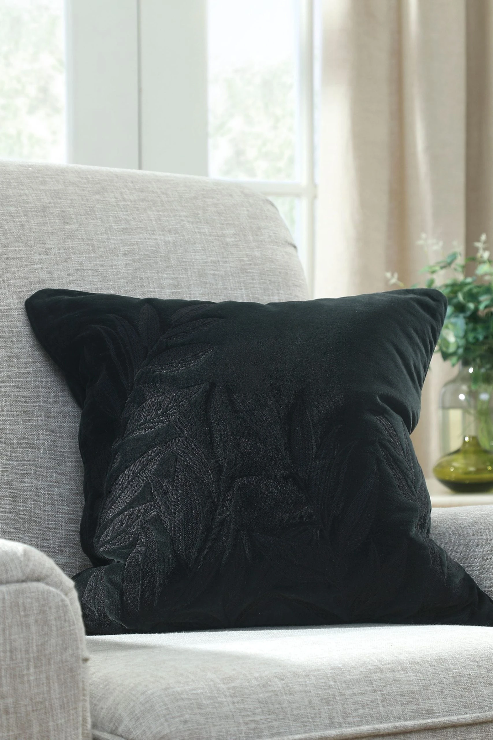 Kew Gardens Laurus Cushion Kew Gardens Laurus Cushion -Louis De Poortere Shop C66275s scaled