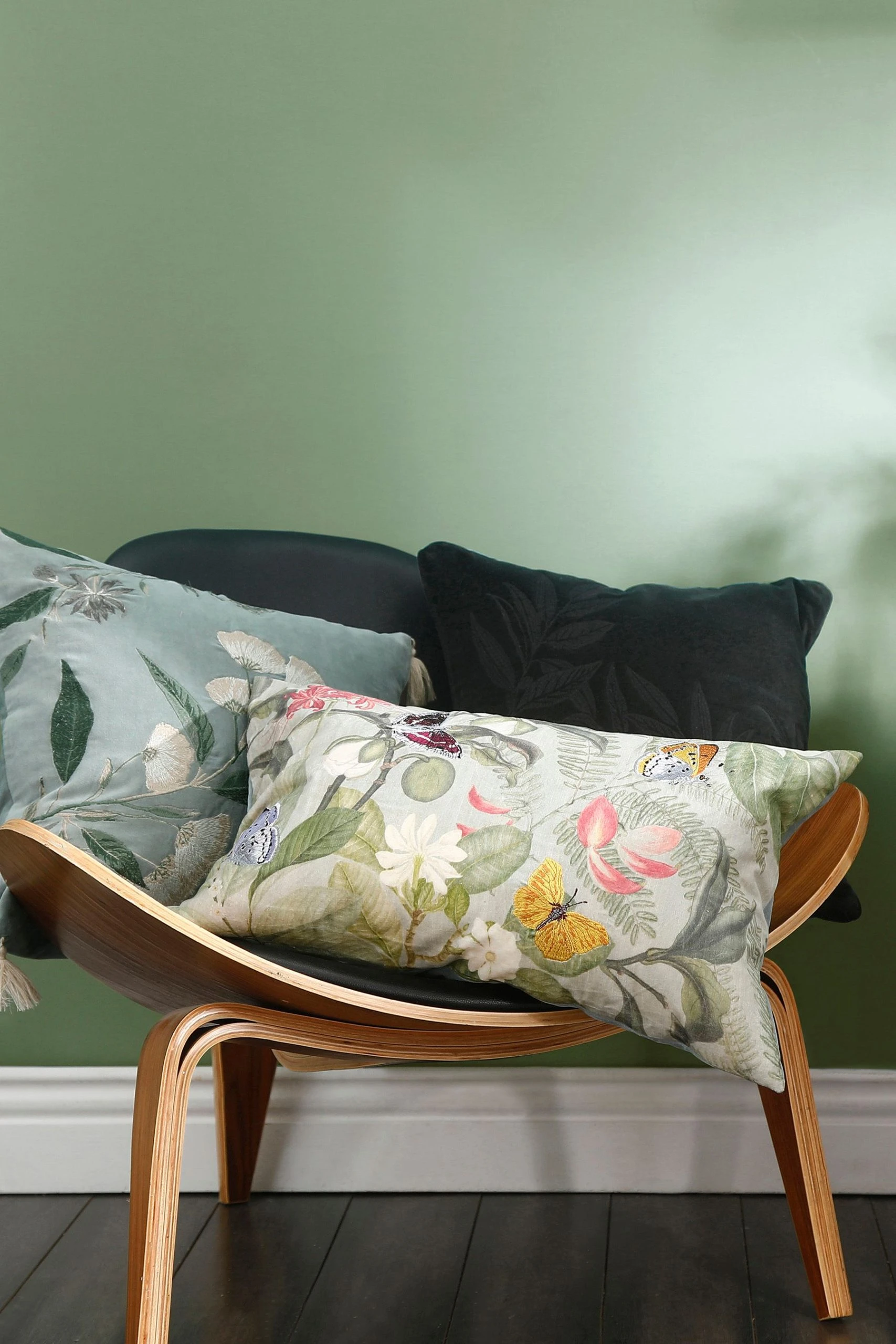 Kew Gardens Laurus Cushion Kew Gardens Laurus Cushion -Louis De Poortere Shop C66275s3 scaled