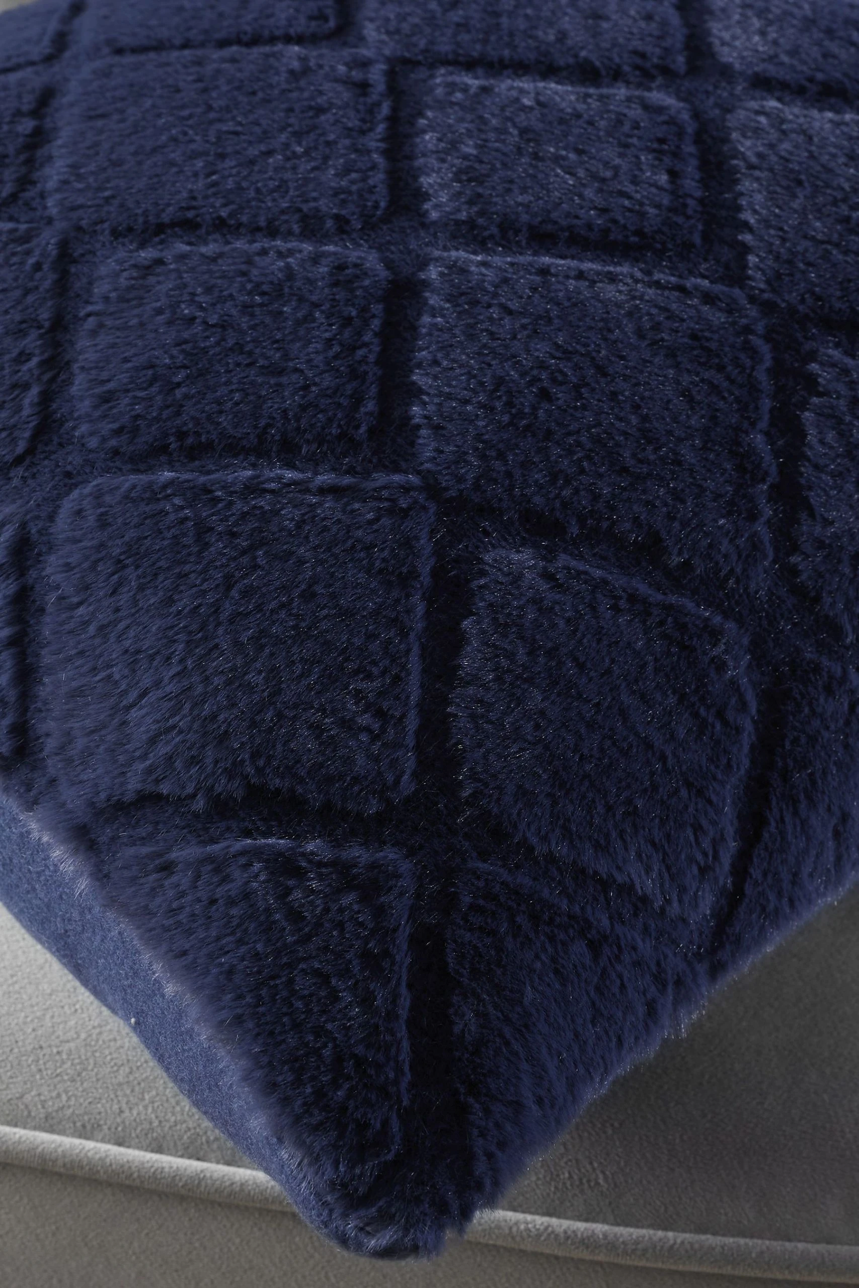 Catherine Lansfield Cosy Diamond Cushion 5 Catherine Lansfield Cosy Diamond Cushion - Image 3