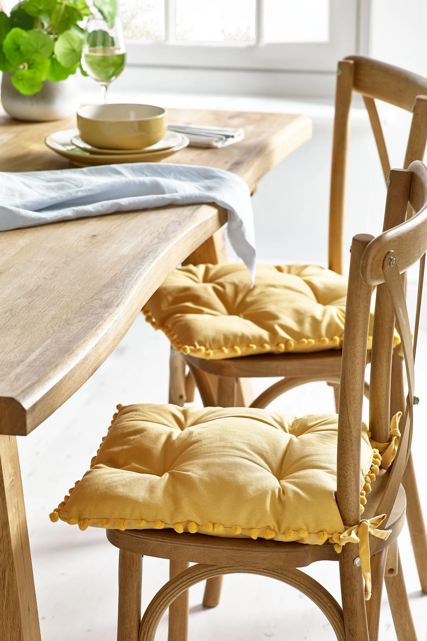 Pom Pom Next Pom Pom -Louis De Poortere Shop M70860s scaled