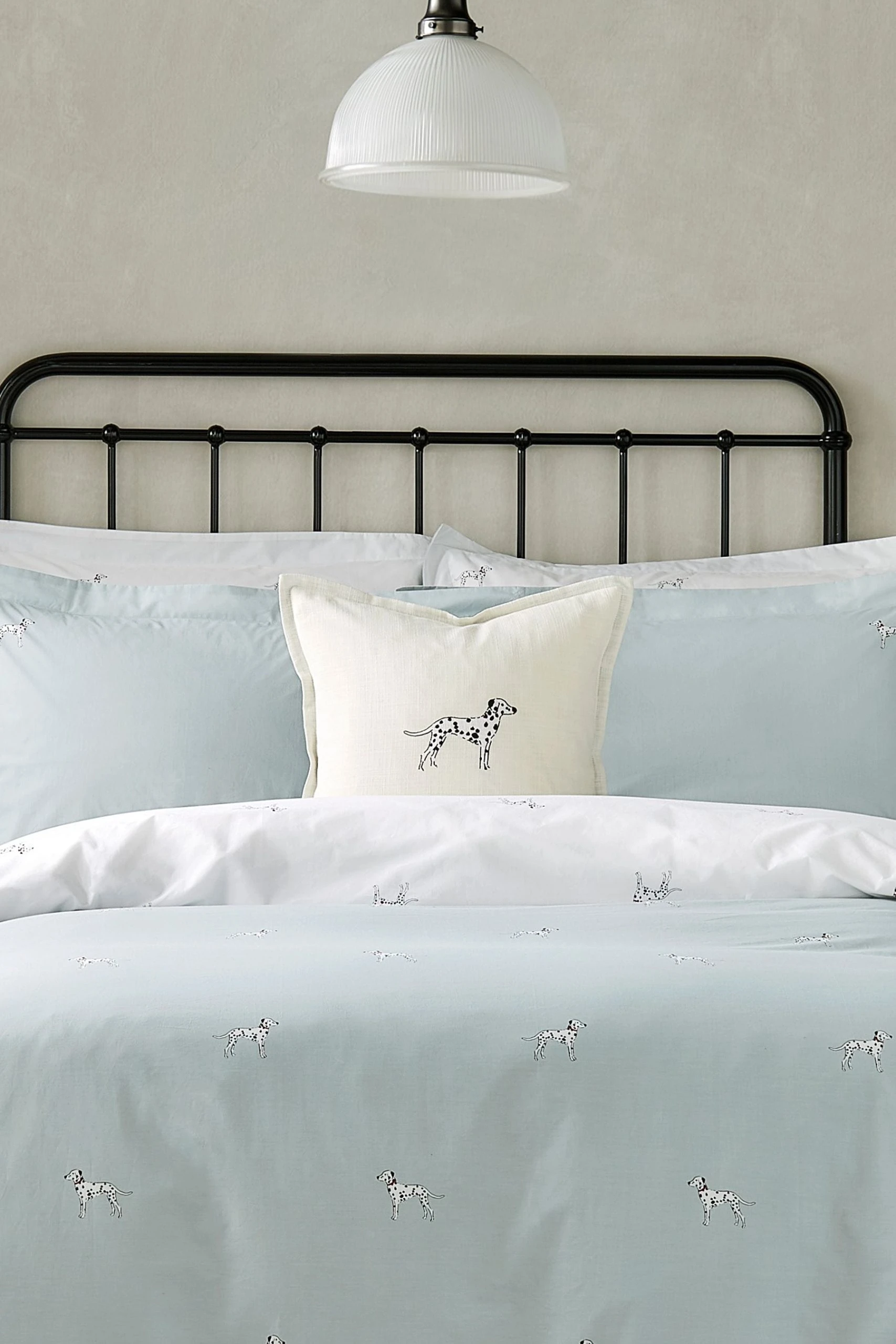 Sophie Allport Dalmatian Cushion Sophie Allport Dalmatian Cushion -Louis De Poortere Shop M91436s2 scaled