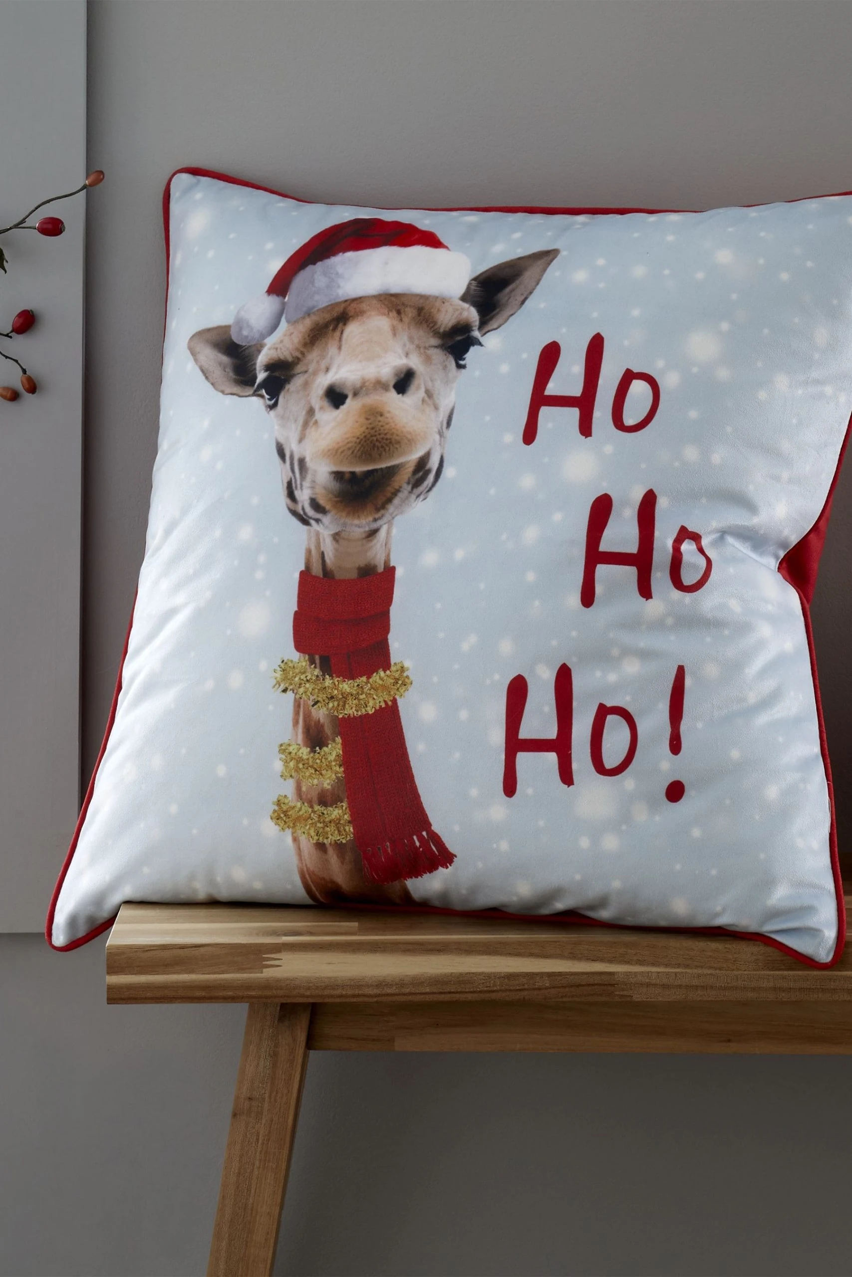 Catherine Lansfield Christmas Giraffe Cushion 3 Catherine Lansfield Christmas Giraffe Cushion