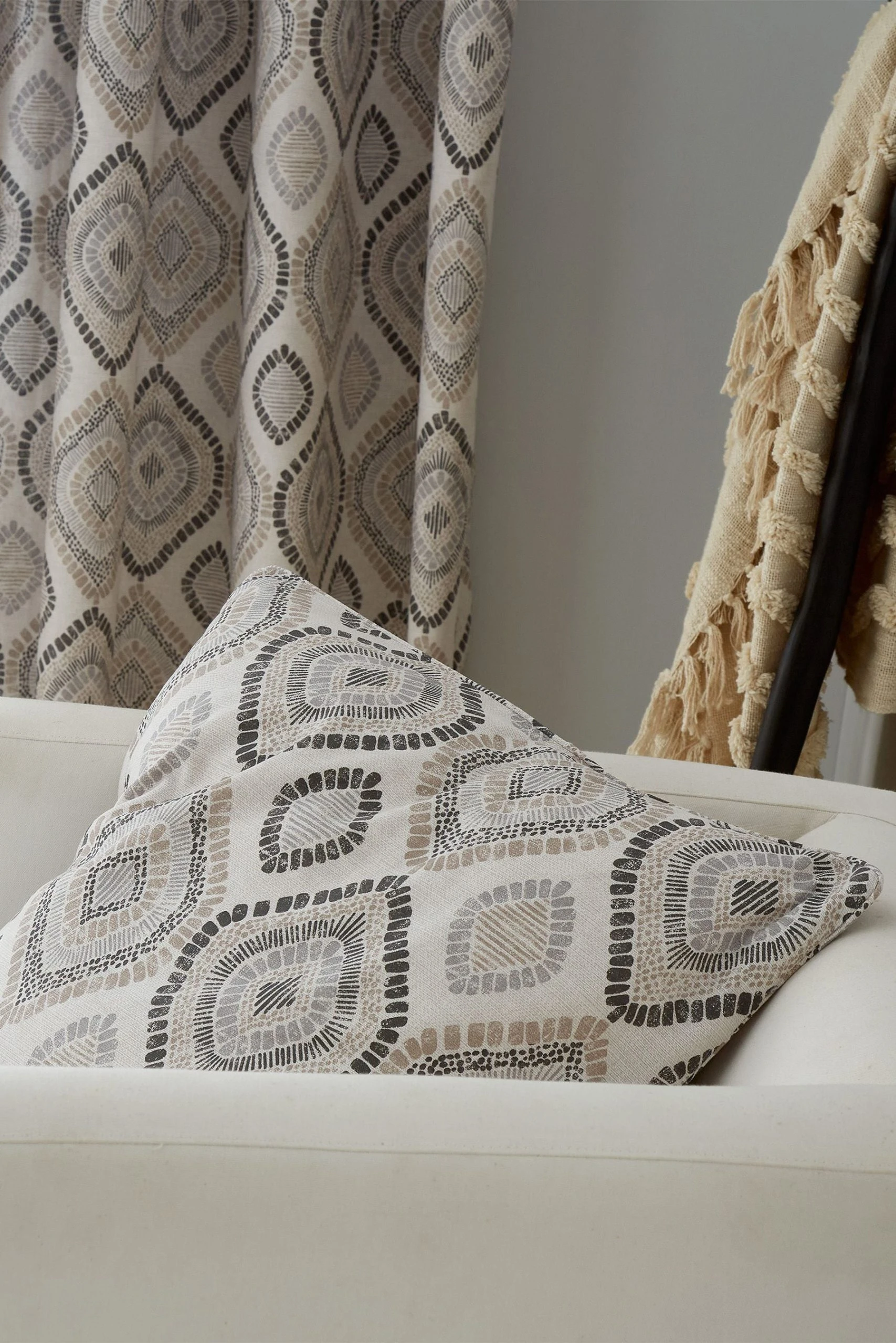 Pineapple Elephant Ziri Cushion Pineapple Elephant Ziri Cushion -Louis De Poortere Shop T22031s2 scaled