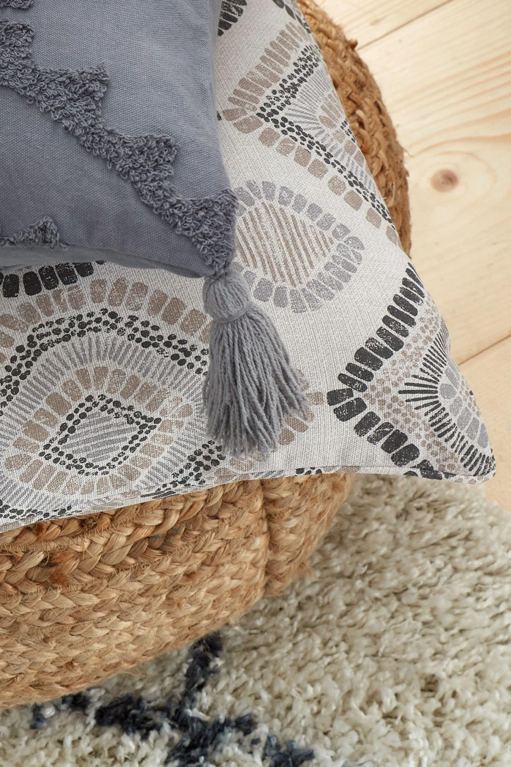 Pineapple Elephant Ziri Cushion Pineapple Elephant Ziri Cushion -Louis De Poortere Shop T22031s4 scaled