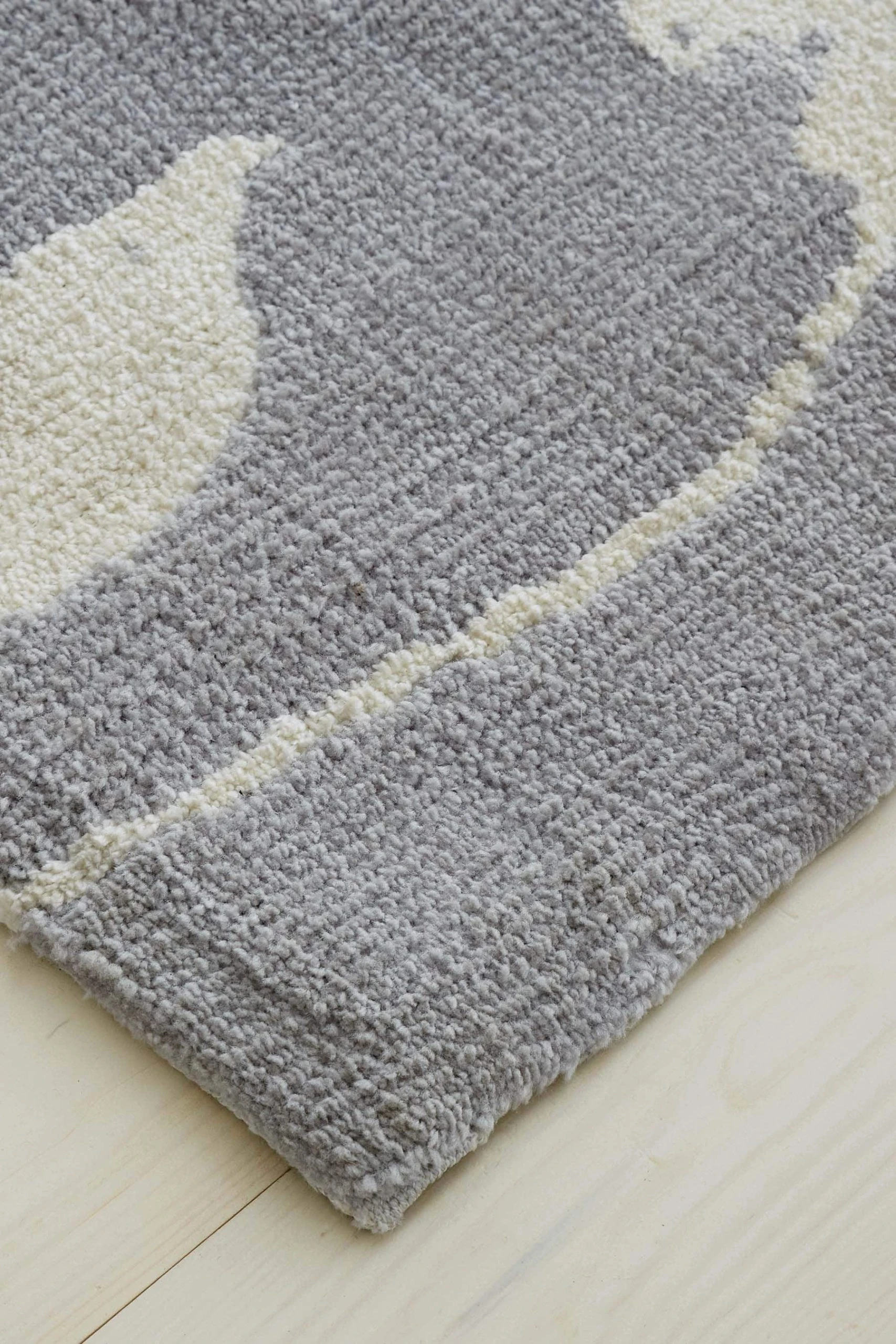 Catherine Lansfield Meadowsweet Floral Woven Rug 5 Catherine Lansfield Meadowsweet Floral Woven Rug - Image 3