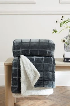 Next Cosy Sherpa Fleece Grid Throw -Louis De Poortere Shop U11621s3