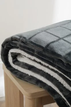 Next Cosy Sherpa Fleece Grid Throw -Louis De Poortere Shop U11621s4