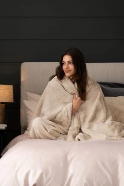 Next Plush Faux Fur Throw -Louis De Poortere Shop U11866s4